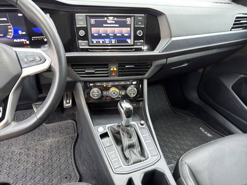 Used 2023 Volkswagen Jetta SE image 28