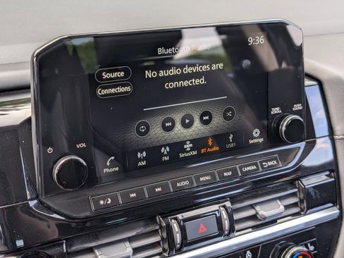 Used 2025 Nissan Pathfinder SL w/ SL Premium Package FWD image 30