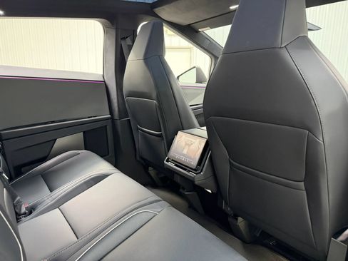 Used 2024 Tesla Cybertruck AWD Crew Cab image 18