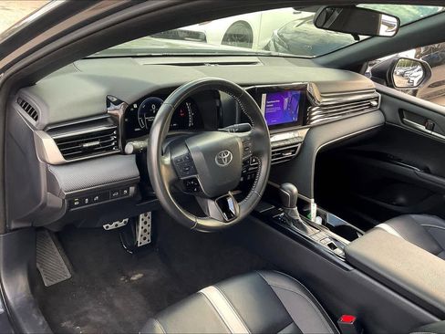Used 2025 Toyota Camry SE image 17