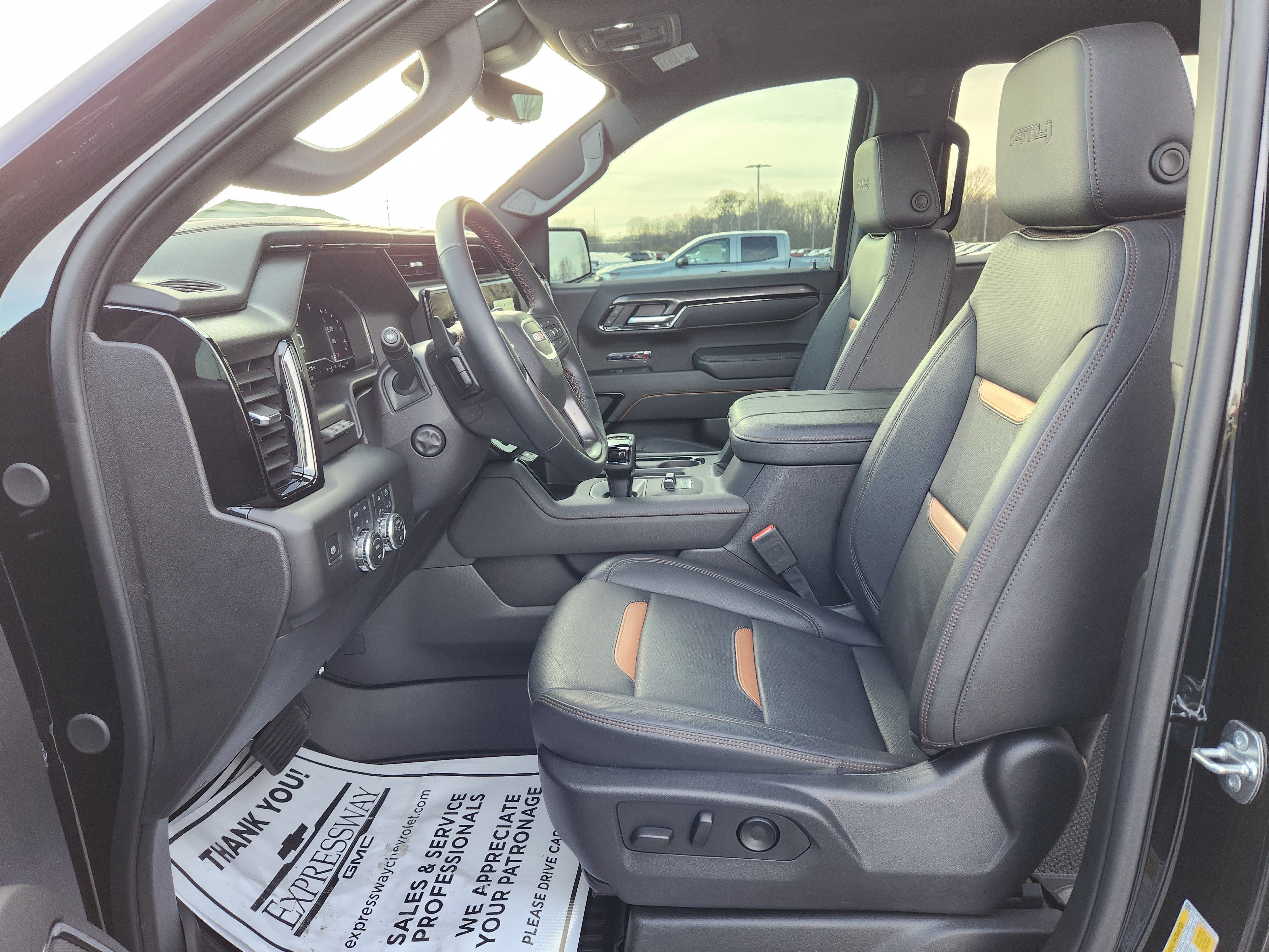 Used 2025 GMC Sierra 1500 AT4 w/ AT4 Premium Package AWD/4WD image 12
