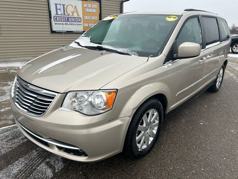 Used 2013 Chrysler Town & Country Touring image 2