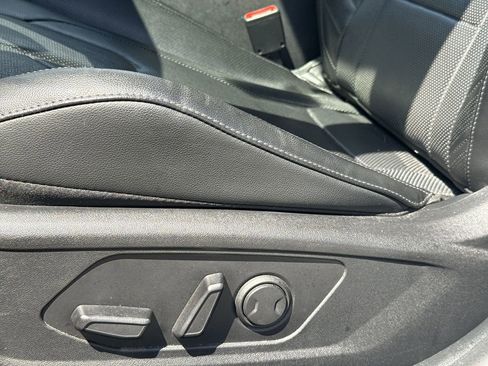 Used 2022 Hyundai Elantra Limited image 14