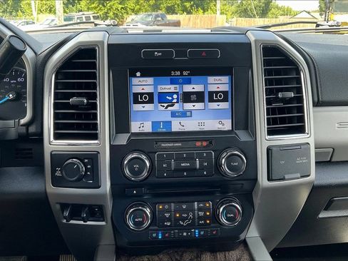Used 2018 Ford F250 Lariat w/ Lariat Value Package AWD/4WD image 21