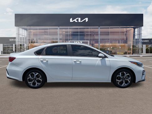 Certified 2021 Kia Forte LXS FWD image 3