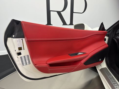 Used 2013 Ferrari 458 Spider RWD image 41