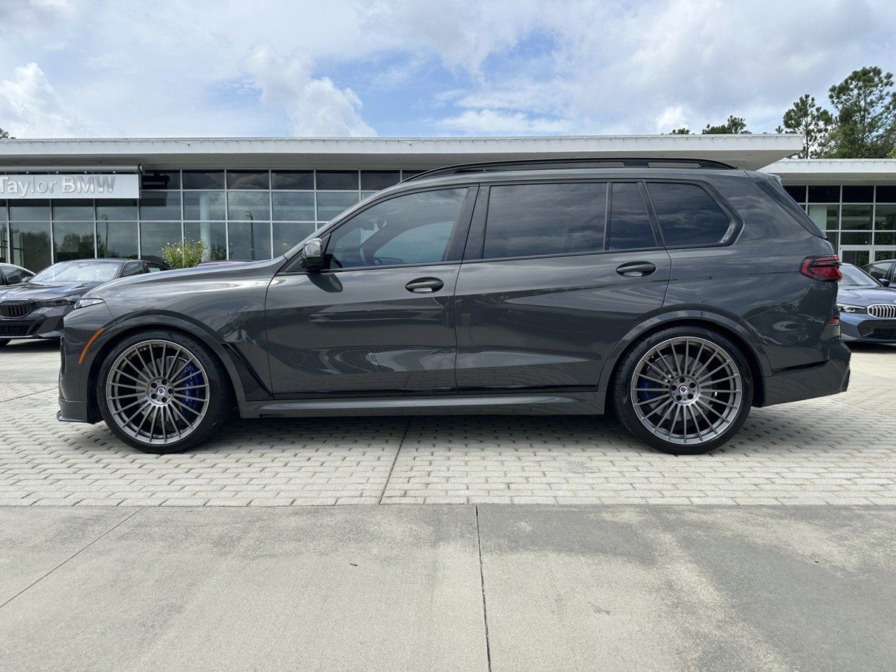 Used 2024 BMW ALPINA XB7 AWD/4WD image 2
