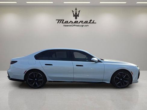 Used 2025 BMW 760i xDrive w/ Premium Package image 4