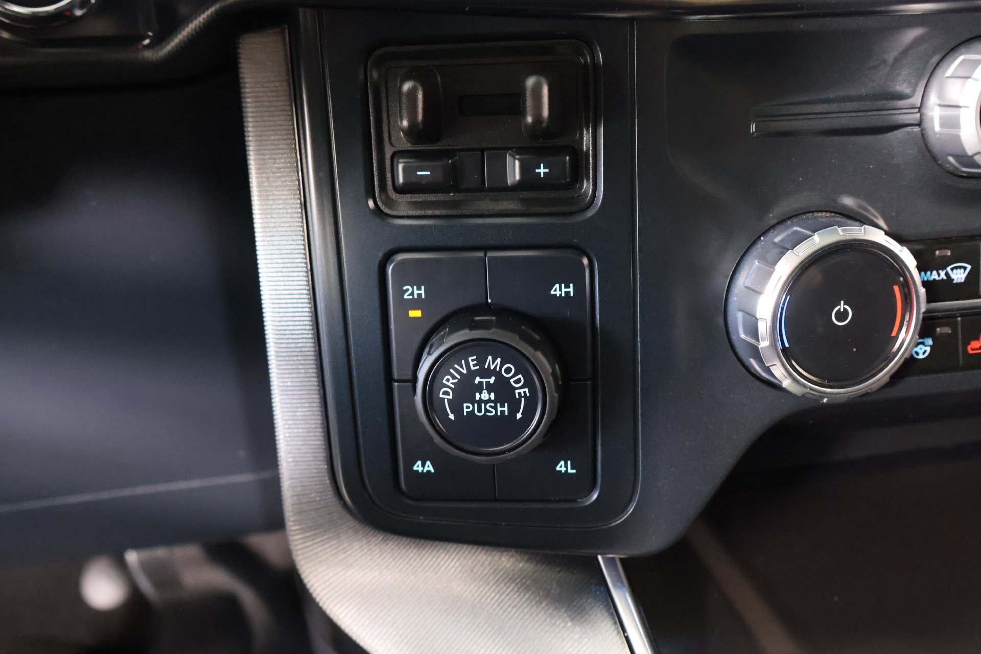Used 2025 Ford F150 Platinum w/ Equipment Group 702A High AWD/4WD image 9