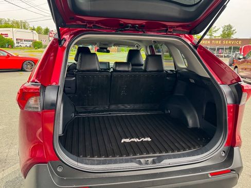 Used 2019 Toyota RAV4 LE w/ All Weather Liner Package AWD/4WD image 18