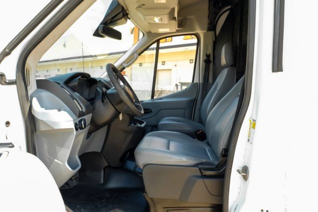Used 2018 Ford Transit 250 130 Medium Roof RWD image 5
