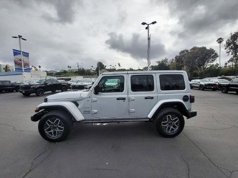 Used 2024 Jeep Wrangler Unlimited Sahara image 5