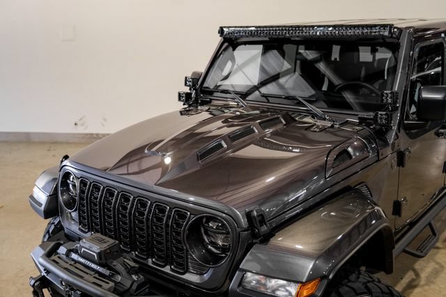 Used 2025 Jeep Gladiator Sport AWD/4WD image 4
