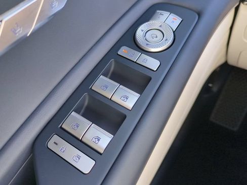 Certified 2025 Genesis GV80 3.5T Prestige AWD/4WD image 22