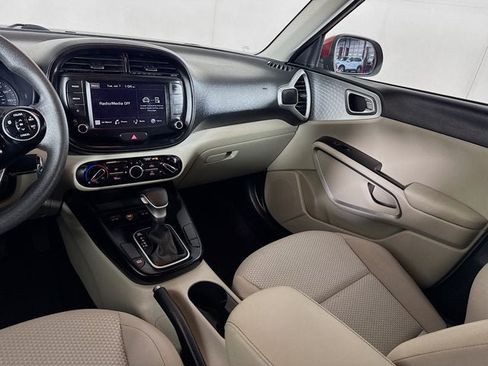 Used 2022 Kia Soul LX FWD image 16