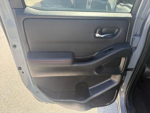 Used 2024 Nissan Frontier PRO-4X w/ Technology Package AWD/4WD image 17