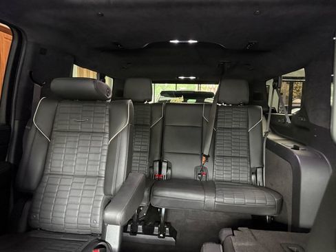 Used 2026 Cadillac Escalade ESV Platinum Sport w/ LPO, ONYX Package AWD/4WD image 17