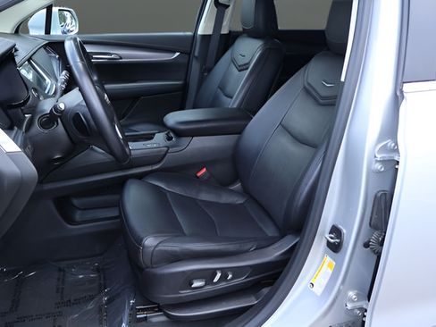 Used 2018 Cadillac XT5 Premium Luxury FWD image 14