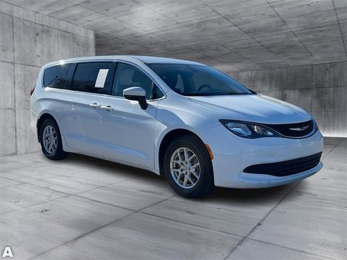 Used 2019 Chrysler Pacifica LX image 8