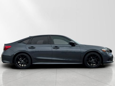 Used 2022 Honda Civic Sport image 2