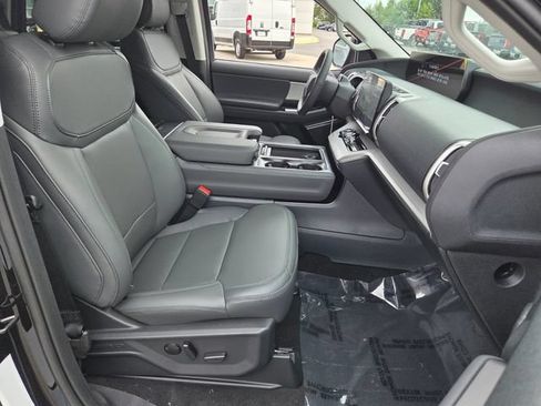 New 2026 Ford Expedition Active RWD image 18