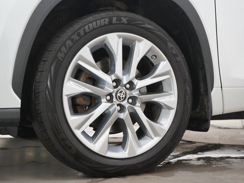 Used 2022 Toyota Highlander Limited AWD/4WD image 32