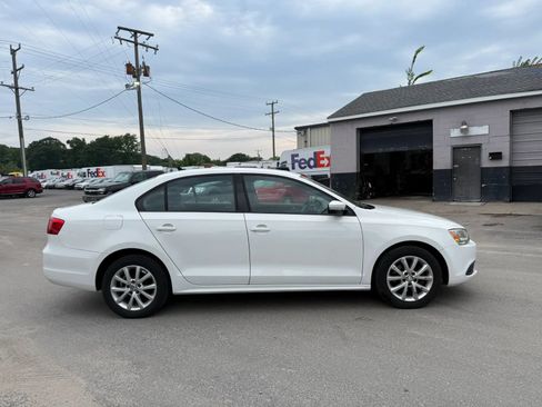 Used 2011 Volkswagen Jetta SE FWD image 6