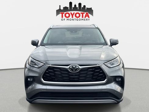 New 2026 Toyota Highlander Platinum image 9