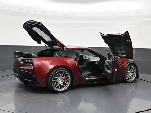 Used 2017 Chevrolet Corvette Grand Sport w/ Carbon Flash Badge Package RWD image 32