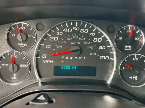 Used 2018 Chevrolet Express 3500 w/ Driver Convenience Package RWD image 26