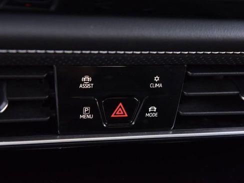 Certified 2025 Volkswagen Atlas Cross Sport SE FWD image 15