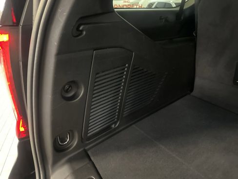 Used 2023 GMC Yukon XL SLT w/ SLT Premium Package AWD/4WD image 17