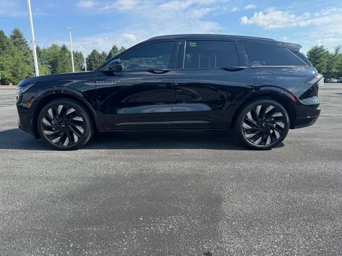Used 2024 Lincoln Nautilus Reserve w/ Jet Appearance Package (87T) AWD/4WD image 2