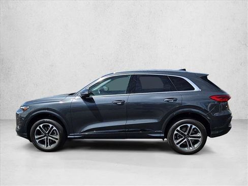 Certified 2025 Audi Q5 Premium w/ Convenience Package AWD/4WD image 9