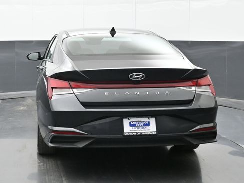 Used 2023 Hyundai Elantra SEL image 7