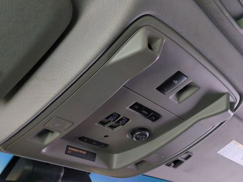 Used 2015 Cadillac Escalade Luxury image 37