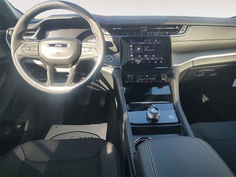 New 2025 Jeep Grand Cherokee L Laredo image 10