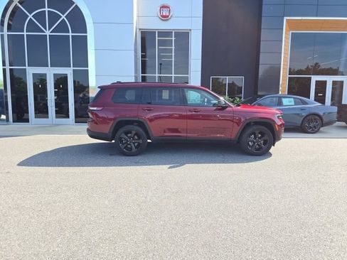 Used 2025 Jeep Grand Cherokee L Laredo AWD/4WD image 7