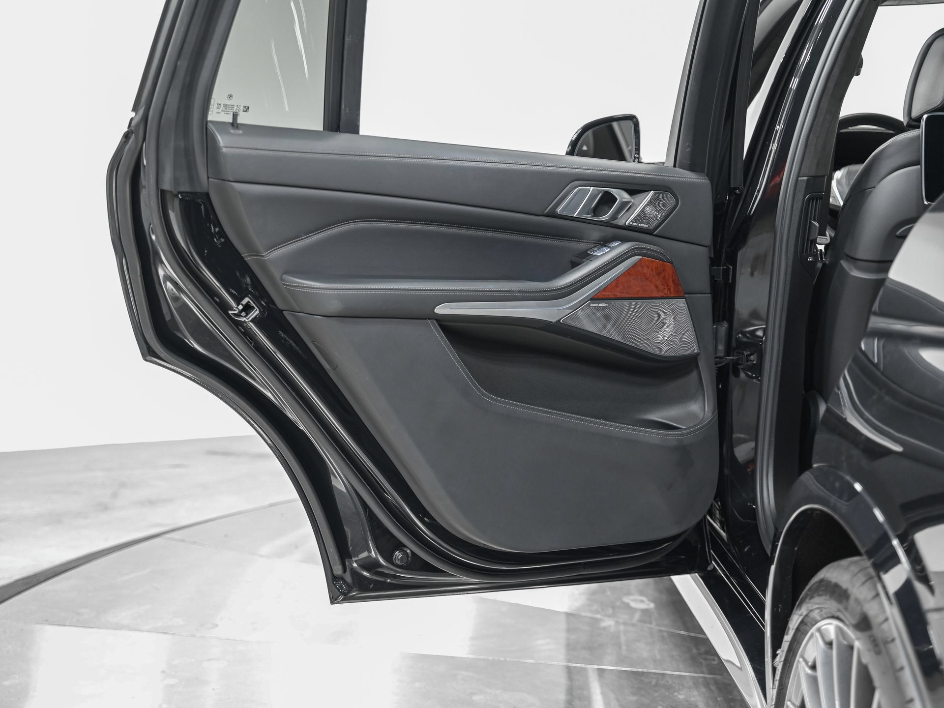Used 2022 BMW ALPINA XB7 AWD/4WD image 27