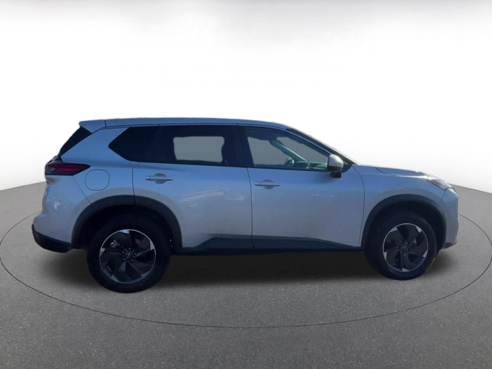 Used 2025 Nissan Rogue SV AWD/4WD image 15