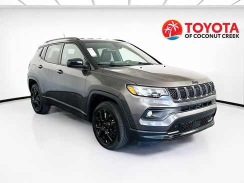 Used 2023 Jeep Compass Latitude AWD/4WD image 1
