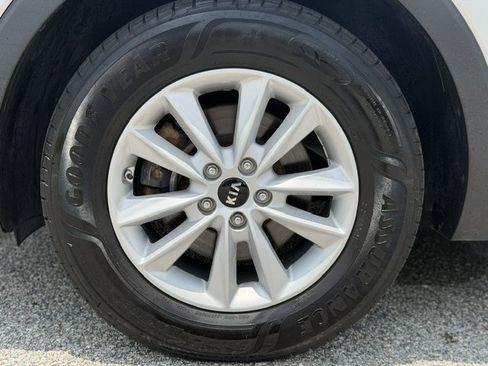 Used 2019 Kia Sorento FWD image 9