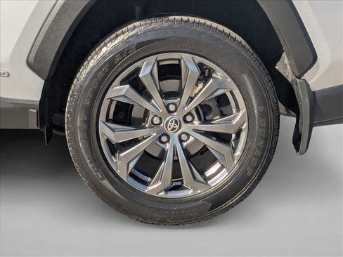 Used 2022 Toyota RAV4 XLE Premium image 24