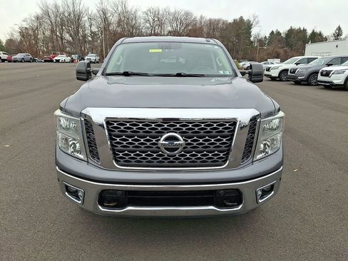 Used 2017 Nissan Titan SV image 2