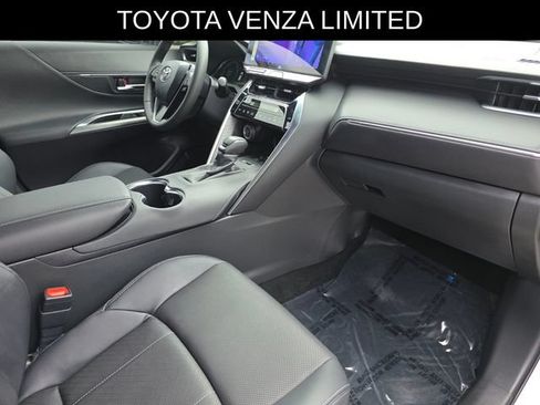 Used 2024 Toyota Venza Limited AWD/4WD image 9