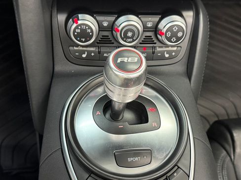Used 2011 Audi R8 V10 image 28