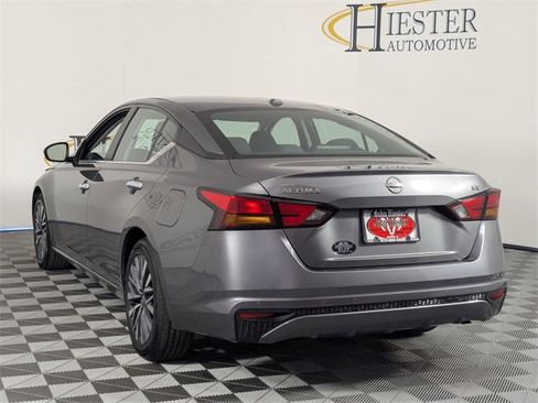 Used 2023 Nissan Altima 2.5 SV image 5