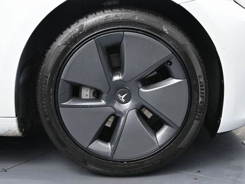 Used 2021 Tesla Model 3 Standard Range Plus image 12