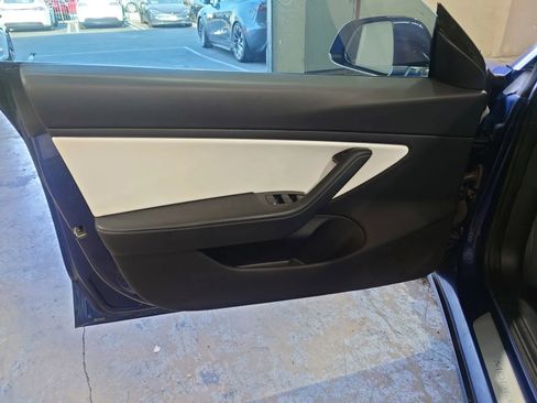 Used 2018 Tesla Model 3 Performance image 16
