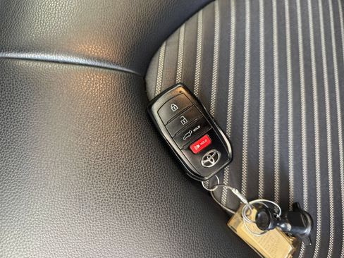 Used 2024 Toyota Highlander XSE FWD image 21